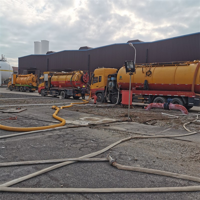 石碣镇污水池清理