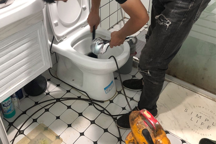 石碣镇马桶堵塞自己疏通还是找师傅？专业上门服务让你省时更省心